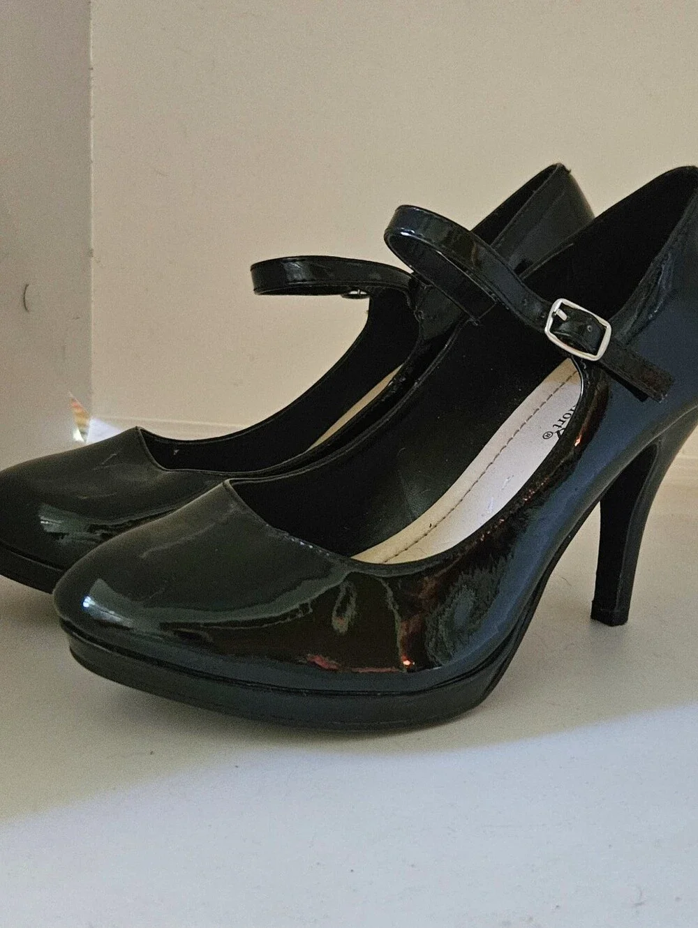 BLACK PATENT LEATHER BABY DOLL HEELS